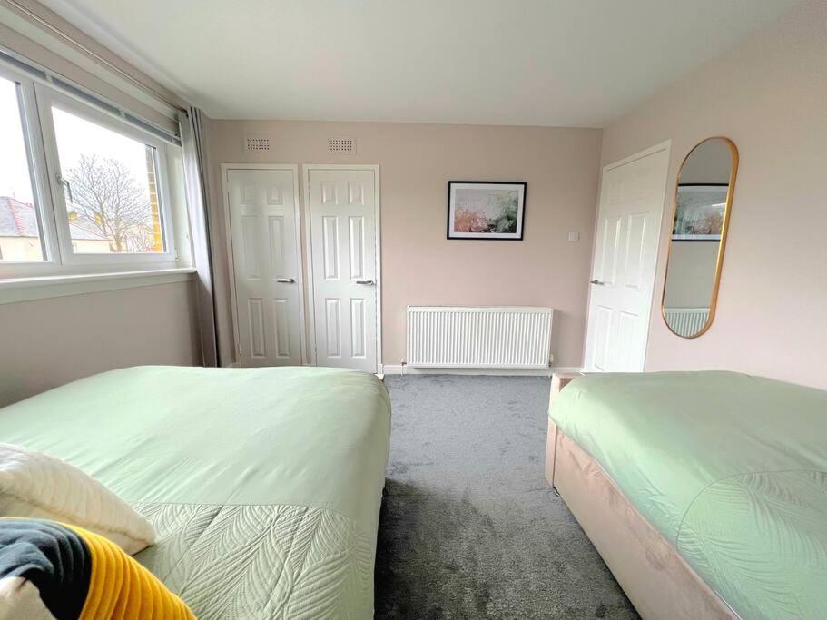 Quirky, Family Home In Glasgow Cardonald Buitenkant foto