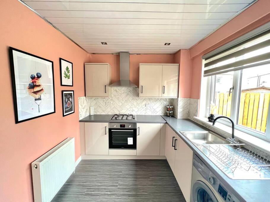 Quirky, Family Home In Glasgow Cardonald Buitenkant foto