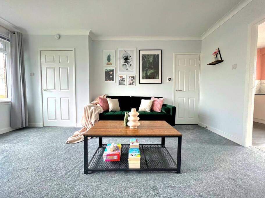 Quirky, Family Home In Glasgow Cardonald Buitenkant foto